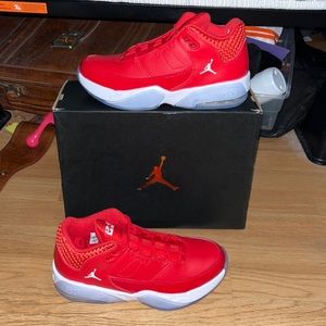 Jordan max aura 3 size 6Y